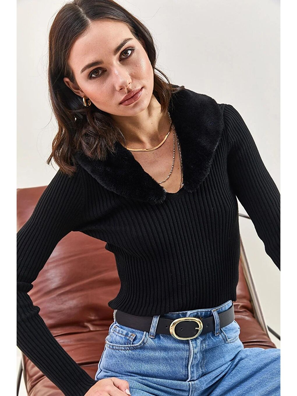 Siyah Kadın Yakası Kürklü Triko Kazak-3