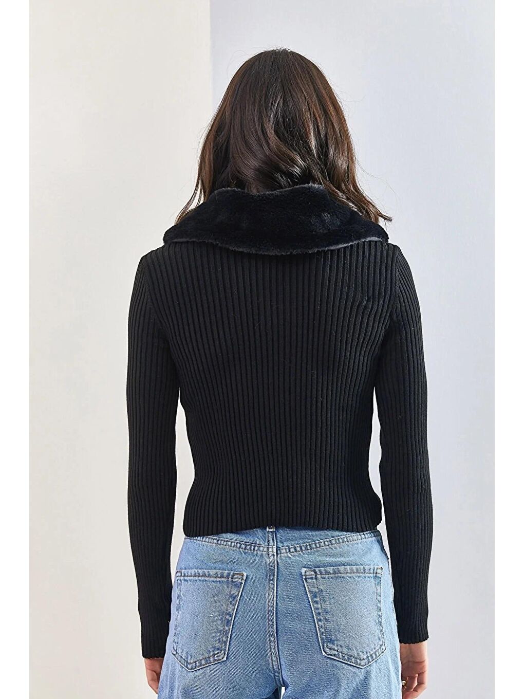 Siyah Kadın Yakası Kürklü Triko Kazak-4