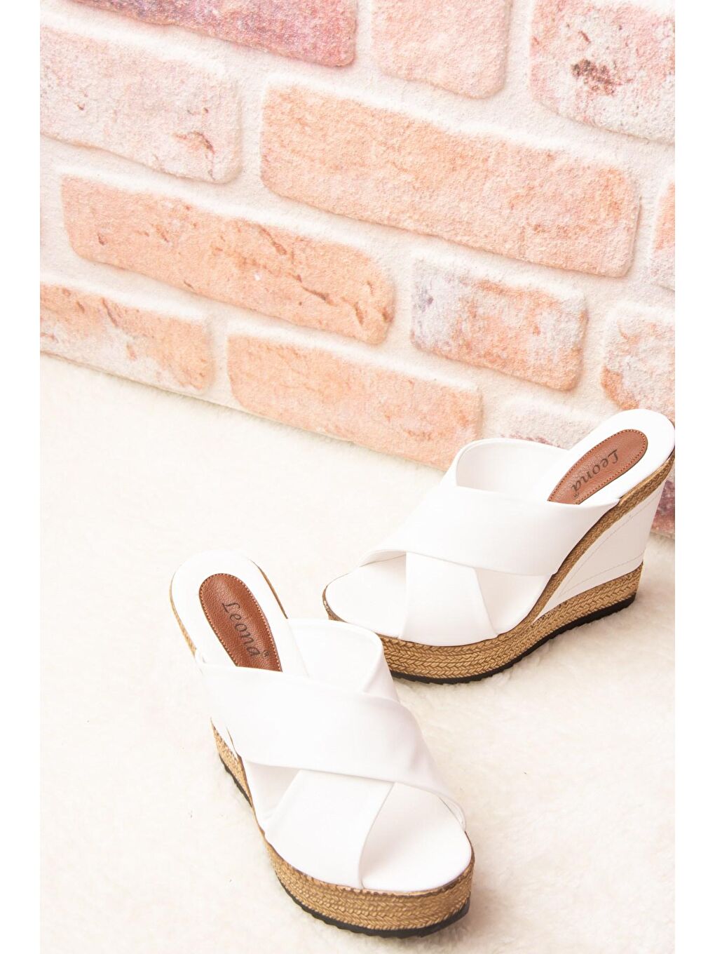F674072009 Beyaz Kadın Terlik-1