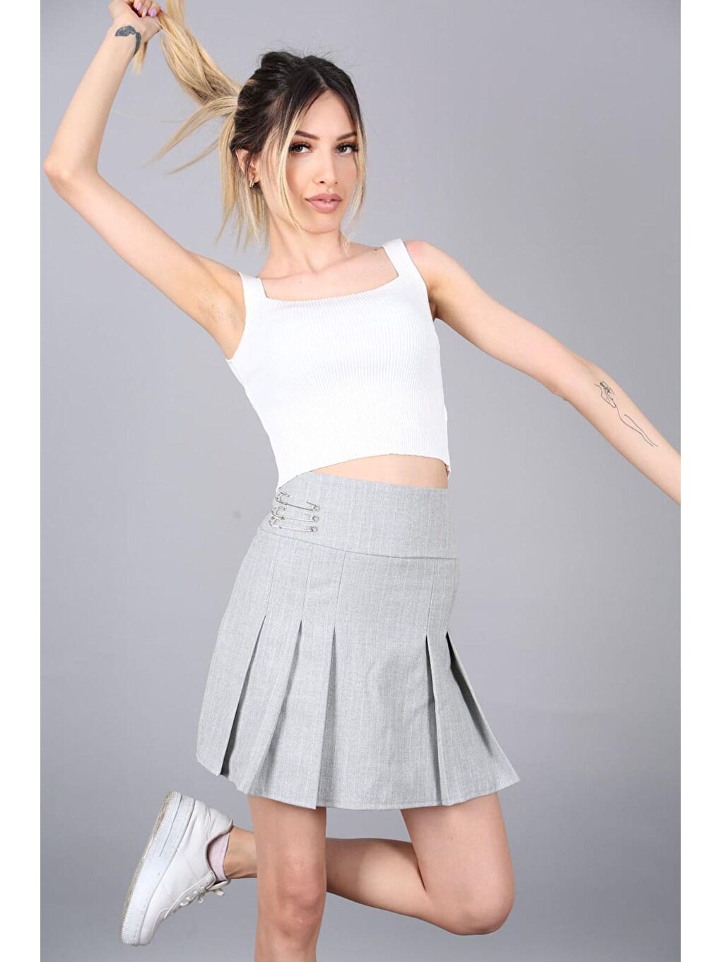 Gri Çizgili Pileli Kısa Kadın Etek Mg1451
