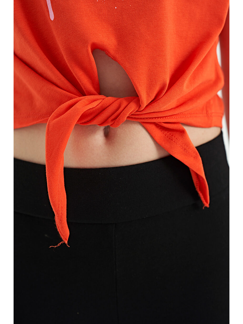 Kırmızı Portakal Kalp Baskılı Ön Düğüm Detaylı Rahat Form Kız Çocuk Tişört - 75114-8