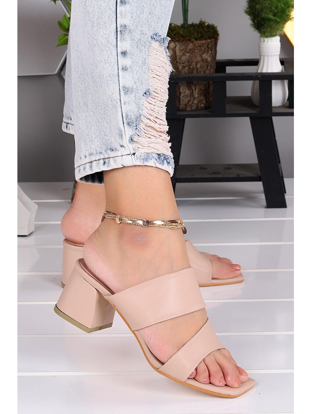 Bej Büyük Numara Cilt 5 Cm Topuklu Kadın Terlik 907-2148