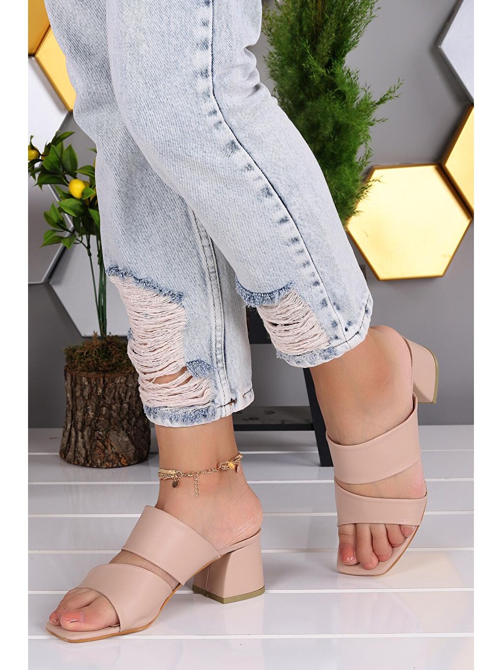 Bej Büyük Numara Cilt 5 Cm Topuklu Kadın Terlik 907-2148-1