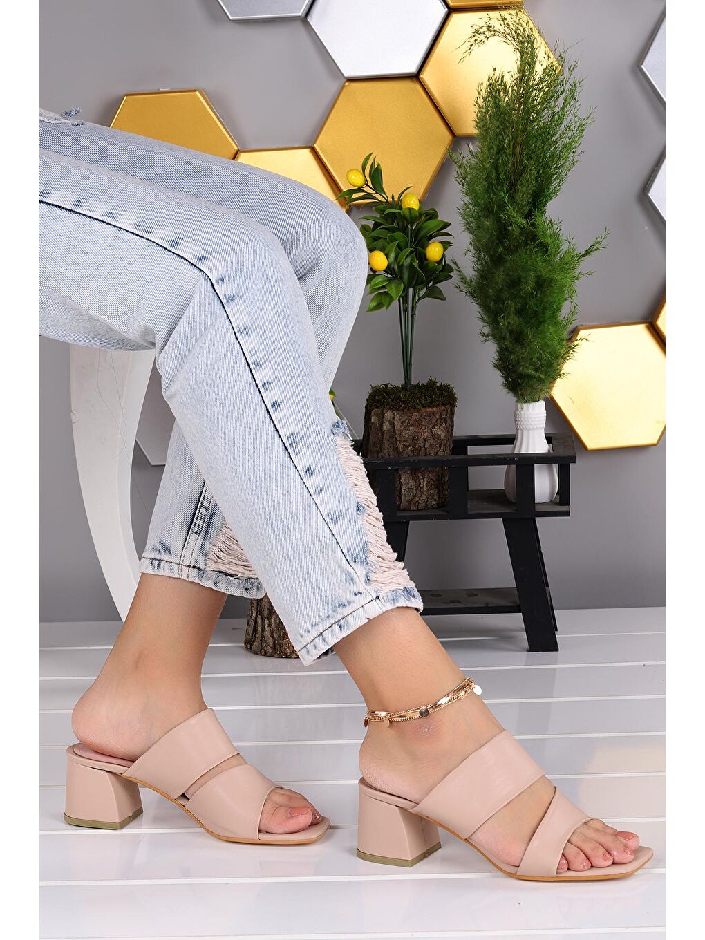 Bej Büyük Numara Cilt 5 Cm Topuklu Kadın Terlik 907-2148-2