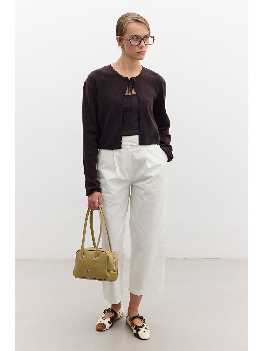 Yumuşak Dokulu Bağcıklı Triko Hırka Kahverengi-1