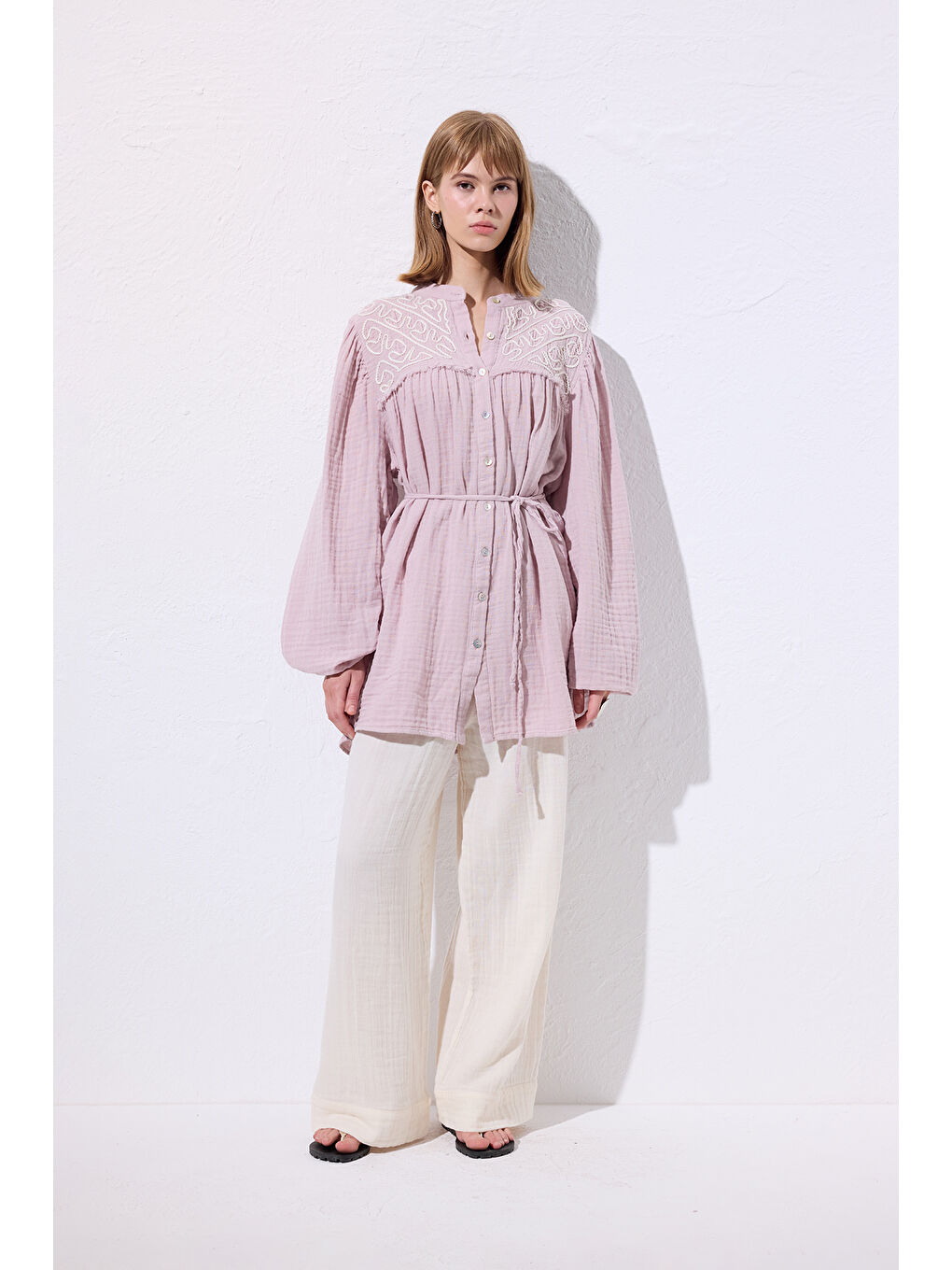 Pembe Müslin İşlemeli Gömlek Pudra-5