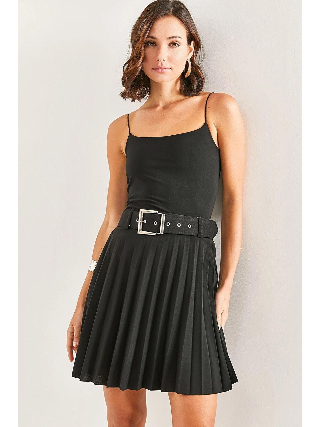 Siyah Kadın Pileli Kemerli Kısa Etek 7103-1