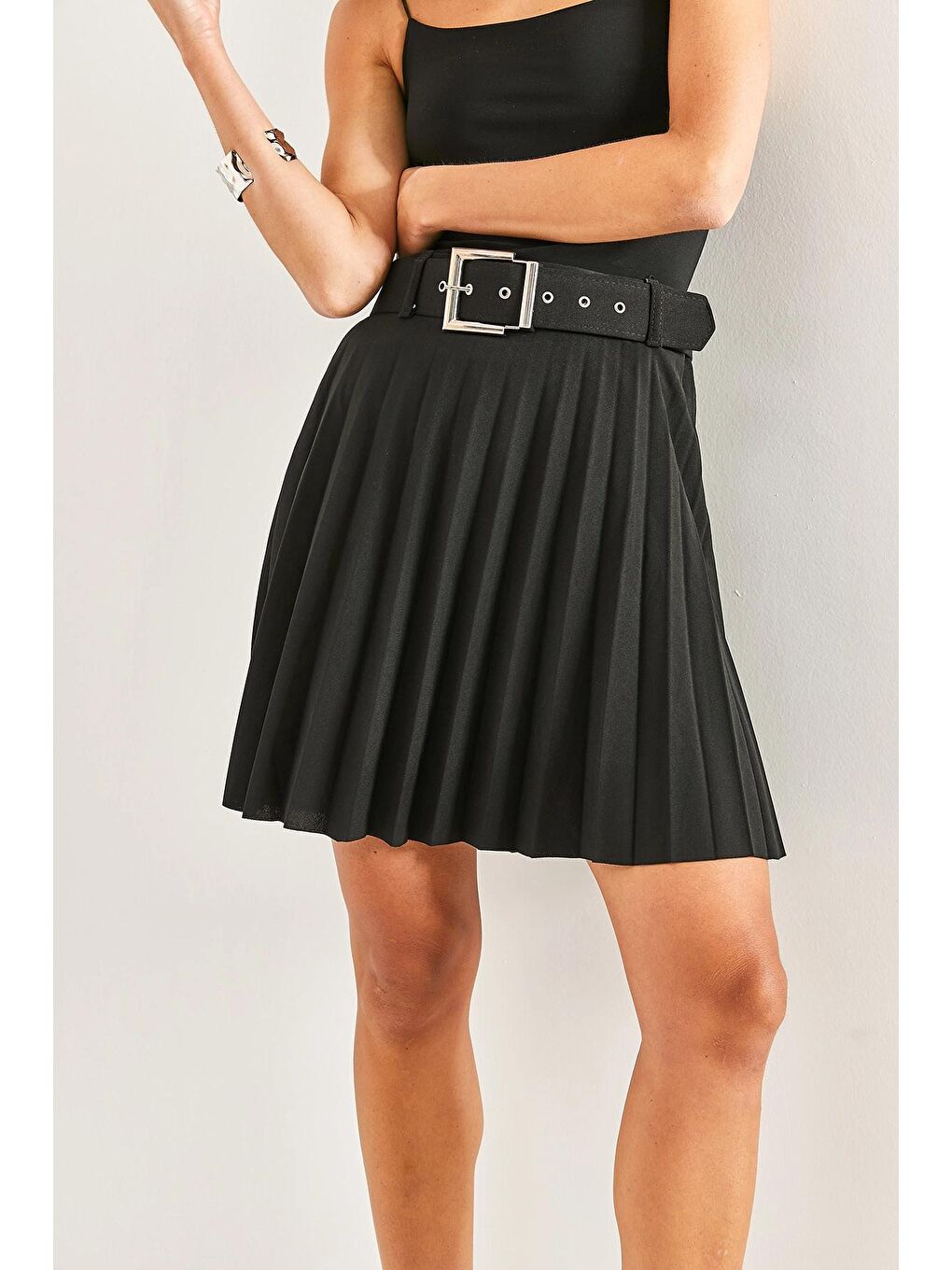 Siyah Kadın Pileli Kemerli Kısa Etek 7103-2