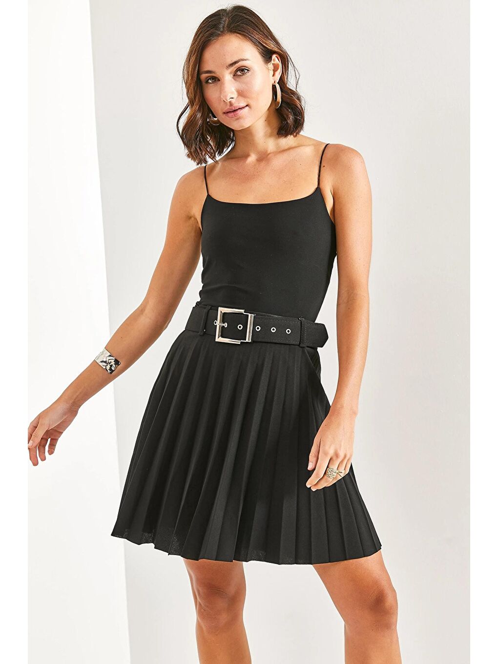 Siyah Kadın Pileli Kemerli Kısa Etek 7103-4