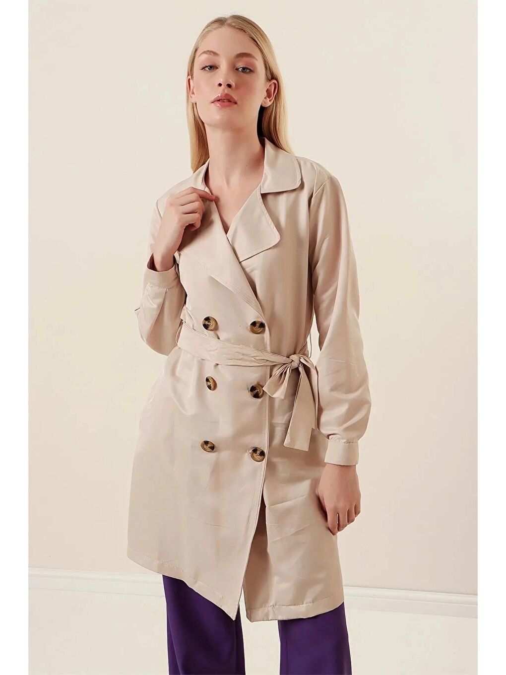 Ekru Kadın Krem Kruvaze Yaka Kemerli Astarsız Mevsimlik Rahat Kısa Trençkot Hzl23S-BD158641