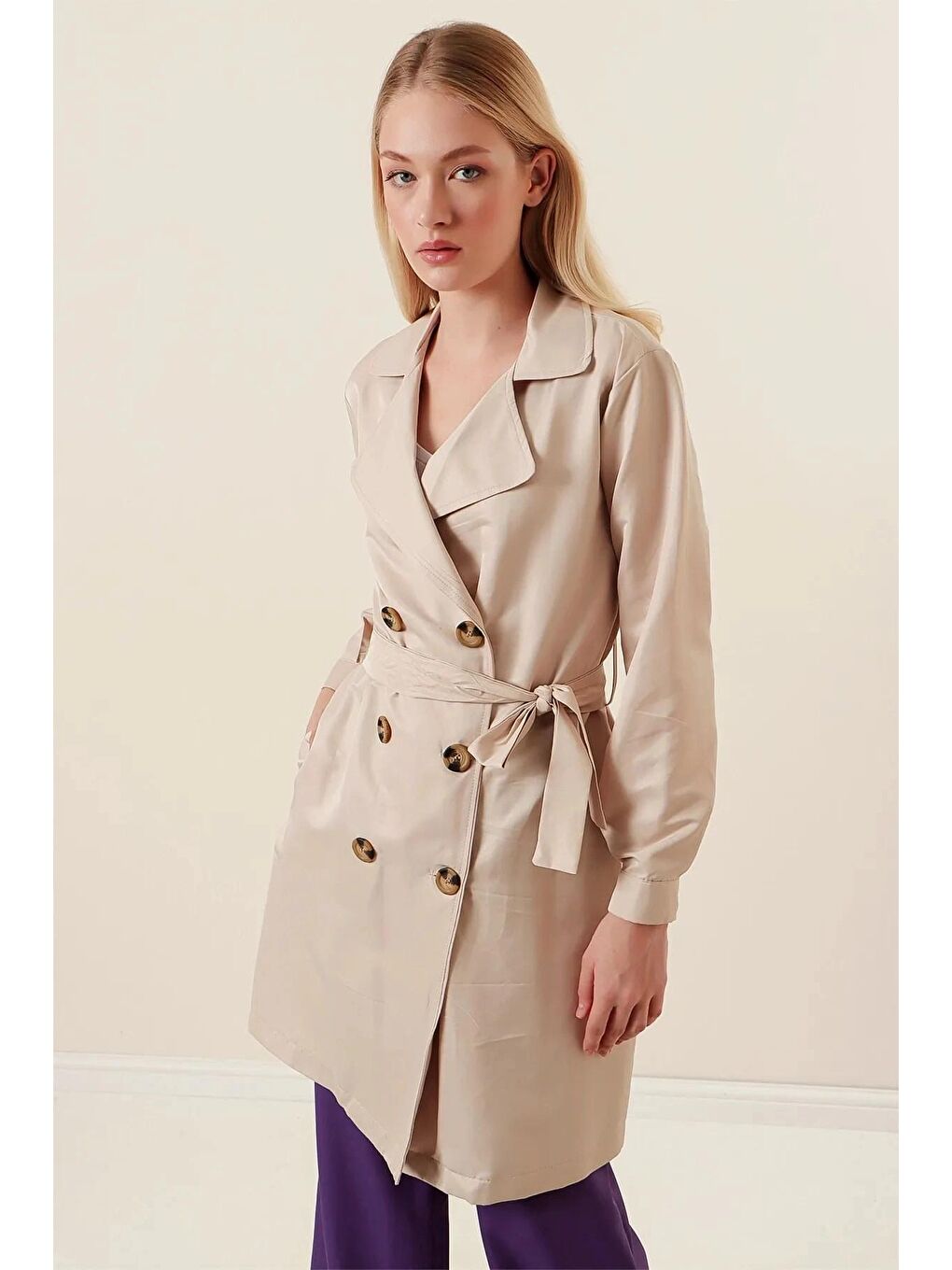 Ekru Kadın Krem Kruvaze Yaka Kemerli Astarsız Mevsimlik Rahat Kısa Trençkot Hzl23S-BD158641-1