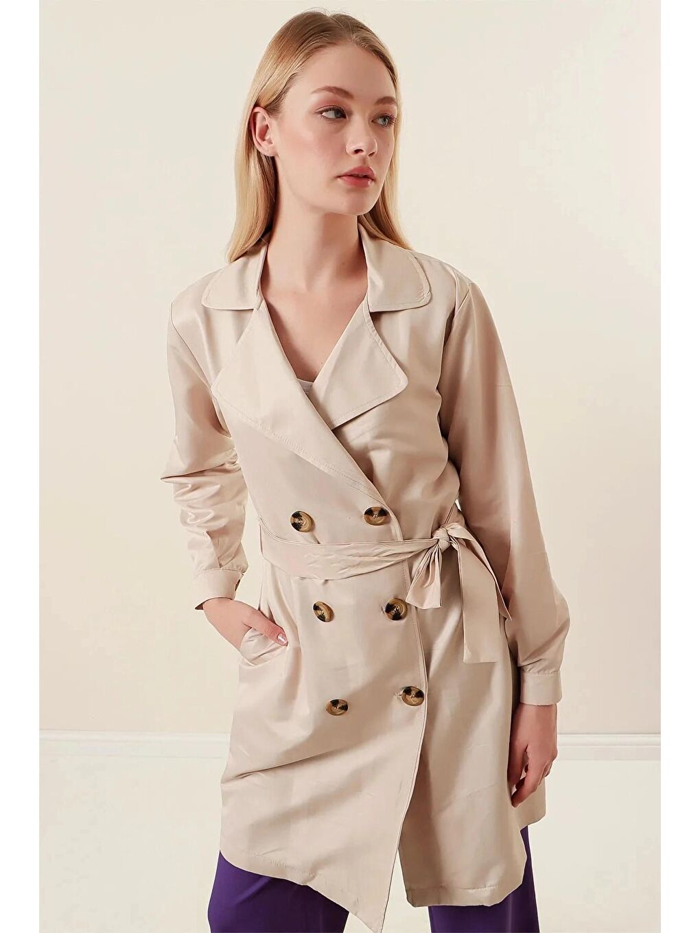 Ekru Kadın Krem Kruvaze Yaka Kemerli Astarsız Mevsimlik Rahat Kısa Trençkot Hzl23S-BD158641-2