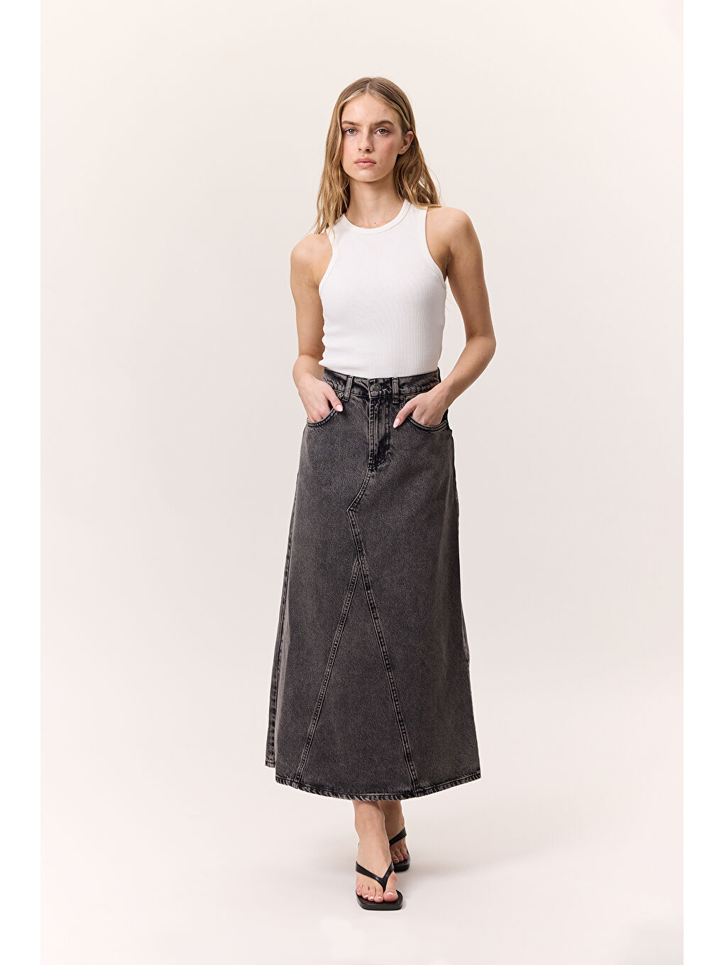 Etek Ucu Volanlı Denim Etek Siyah-2