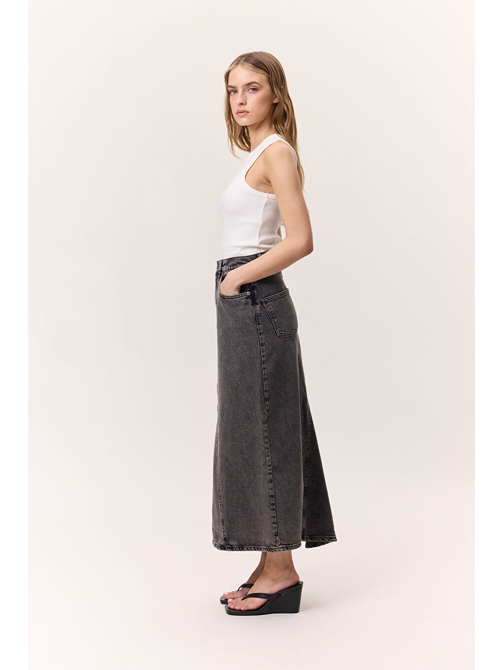 Etek Ucu Volanlı Denim Etek Siyah-3