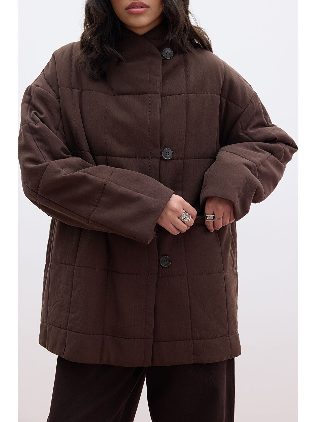 Yüksek Yaka Kapitone Mont Kahverengi-6