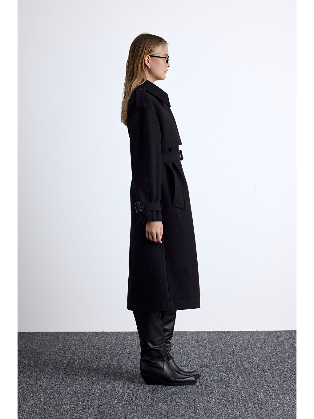 Apolet Detaylı Kaşe Kaban Siyah-5