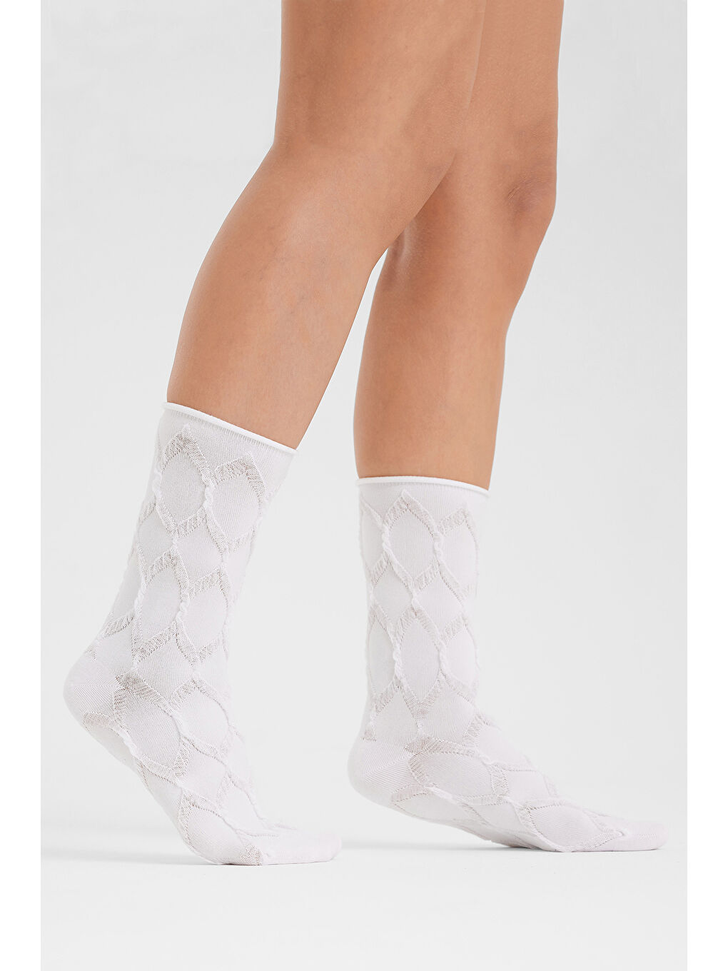 Beyaz Kabartma Örgü Desenli Modal Lastiksiz Dikişsiz Kadın Soket Çorap 36-41-1