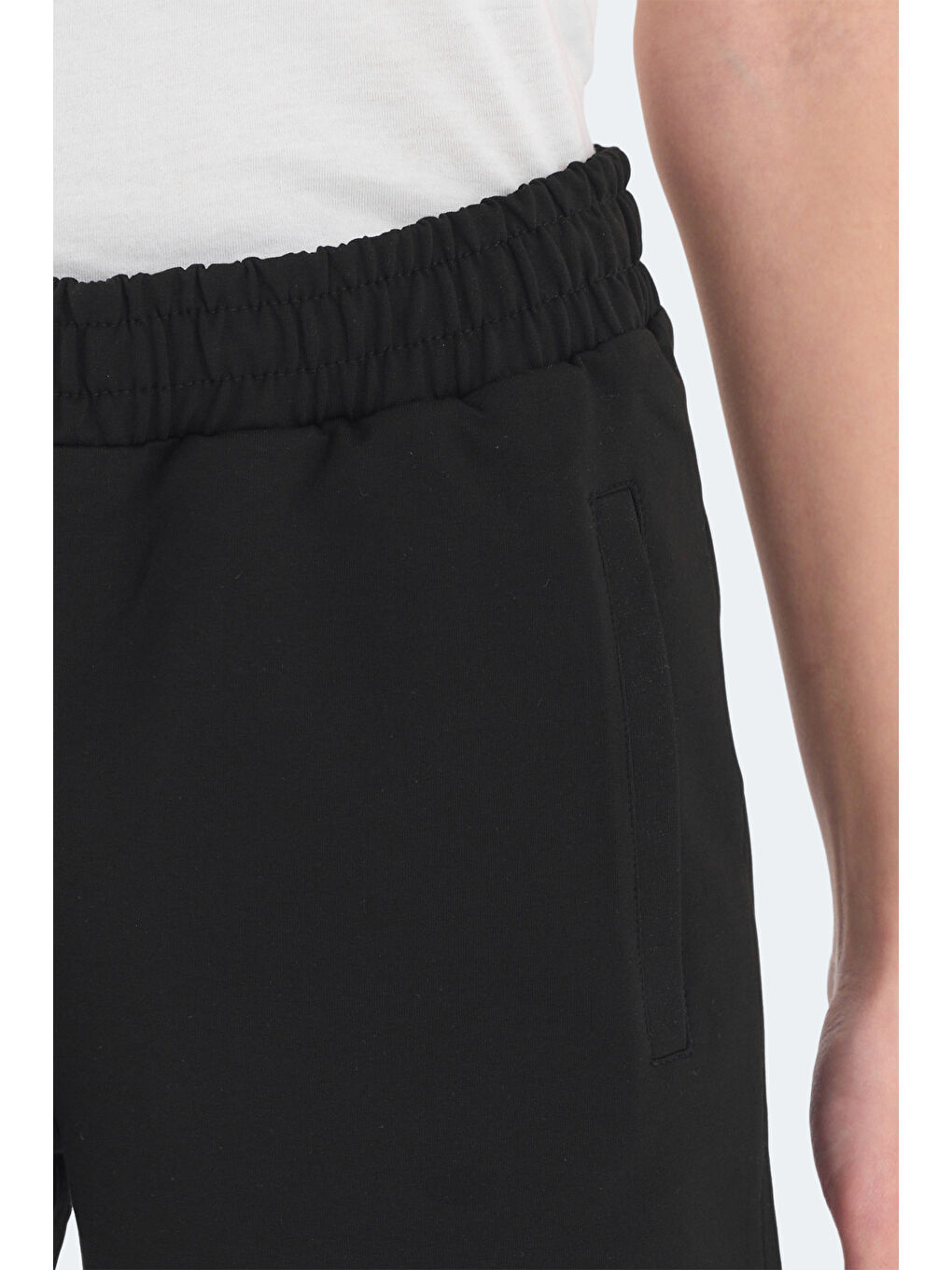 RAMLAH I Kadın Cepli Siyah Şort-3