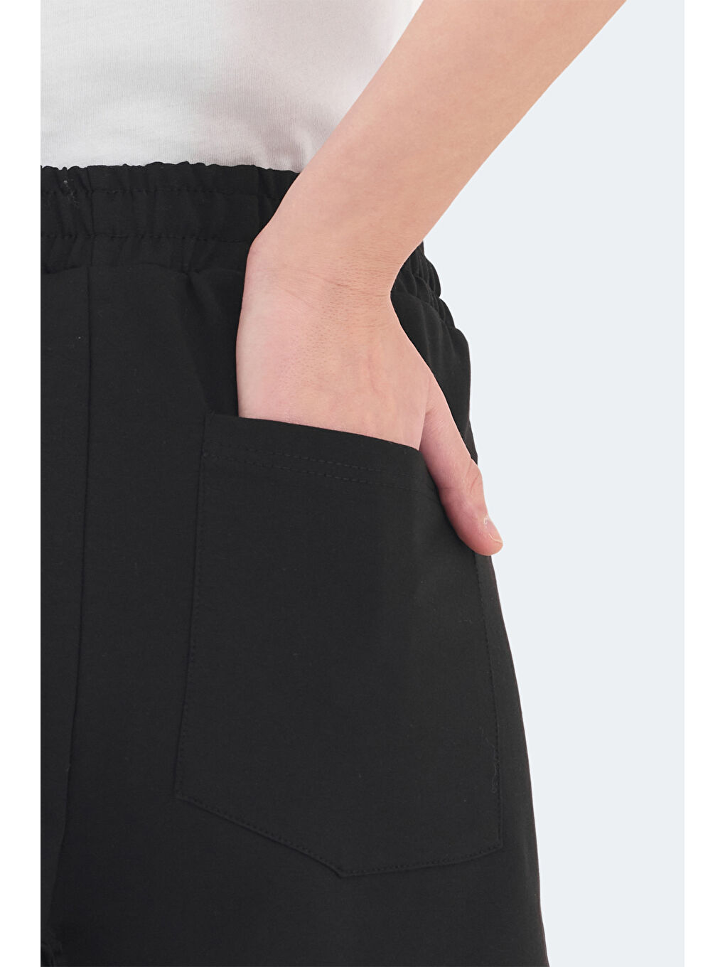 RAMLAH I Kadın Cepli Siyah Şort-4