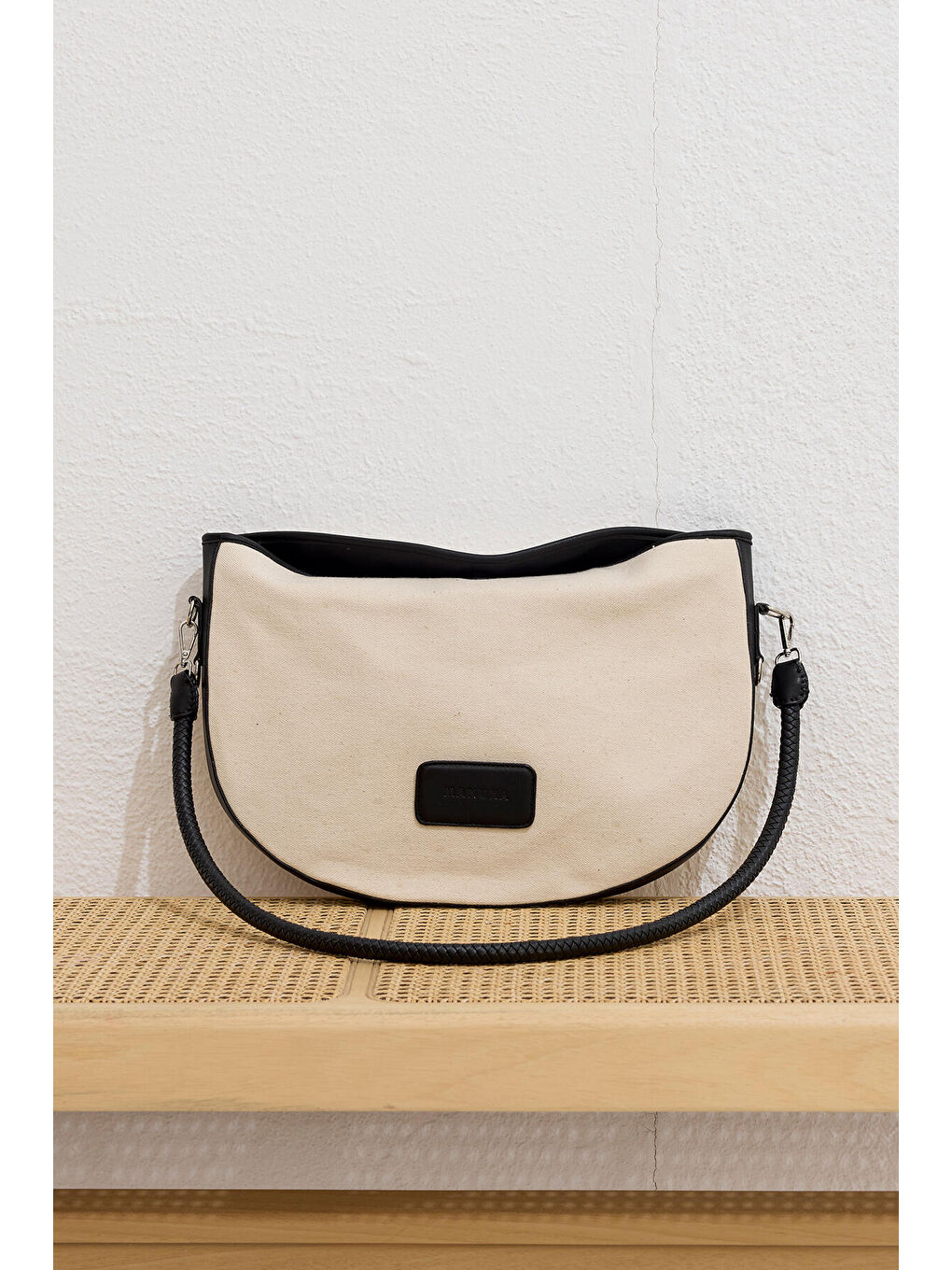 Naturel Kanvas Oval Büyük Çanta Siyah-1