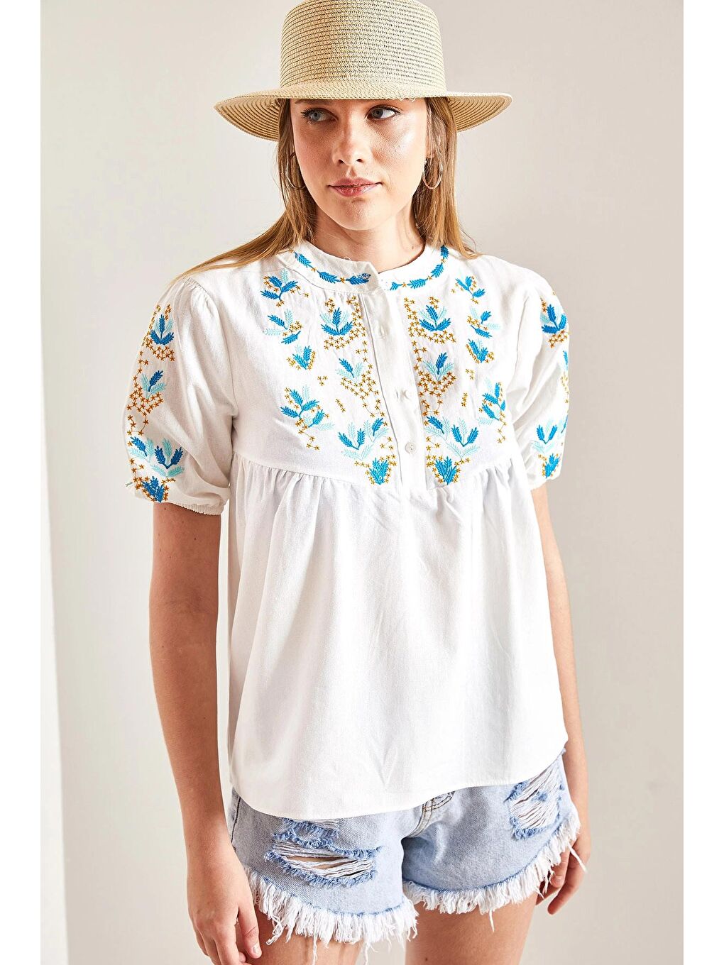 Beyaz Kadın Nakış İşlemeli Bluz-1