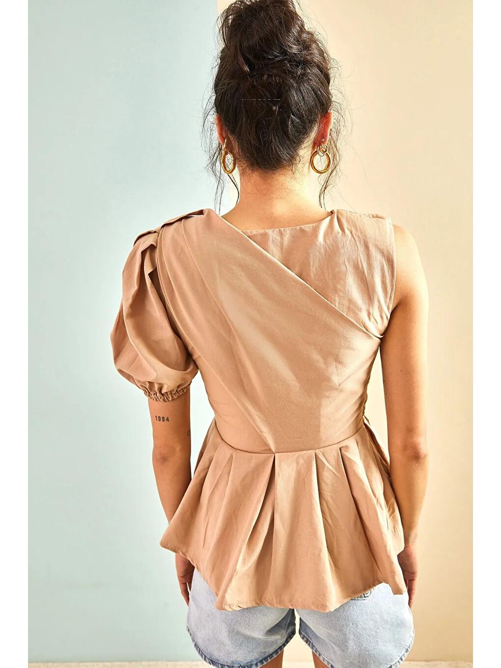 Bej Kadın Tek Omuz Beli Fırfırlı Bluz-2