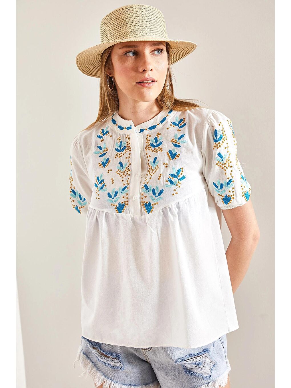 Beyaz Kadın Nakış İşlemeli Bluz-2