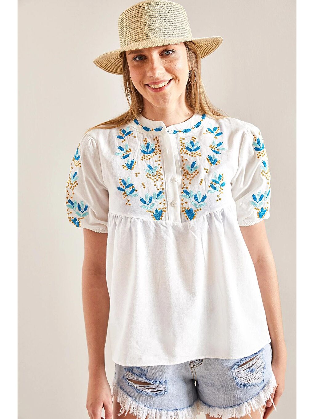 Beyaz Kadın Nakış İşlemeli Bluz-3