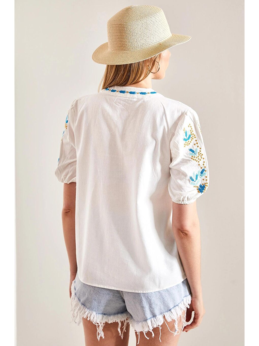 Beyaz Kadın Nakış İşlemeli Bluz-4