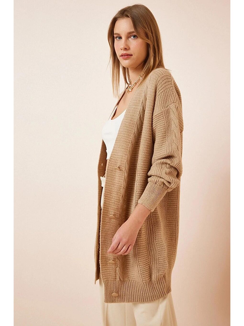 Bej Kadın Bisküvi Saç Örgü Desen Uzun Düğmeli Rahat Kesim Triko Hırka HZL23W-BD1100691