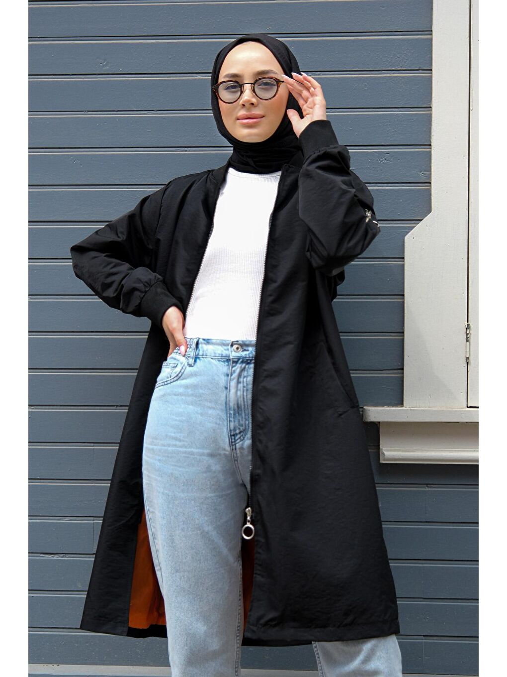 Önden Fermuarlı Kolları Lastikli Yağmurluk Siyah