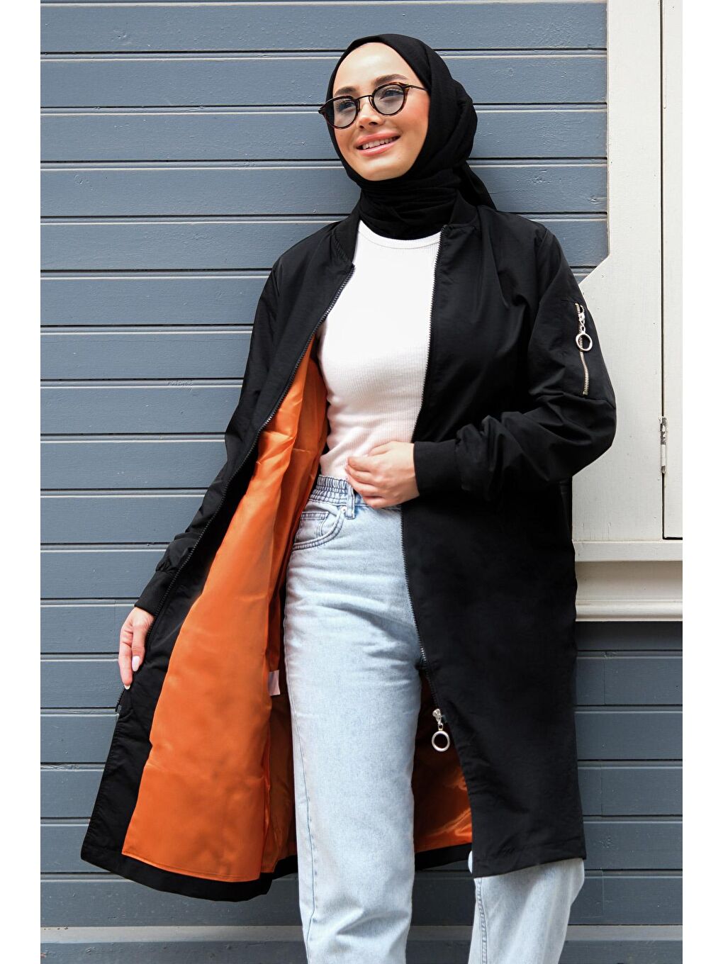 Önden Fermuarlı Kolları Lastikli Yağmurluk Siyah-1