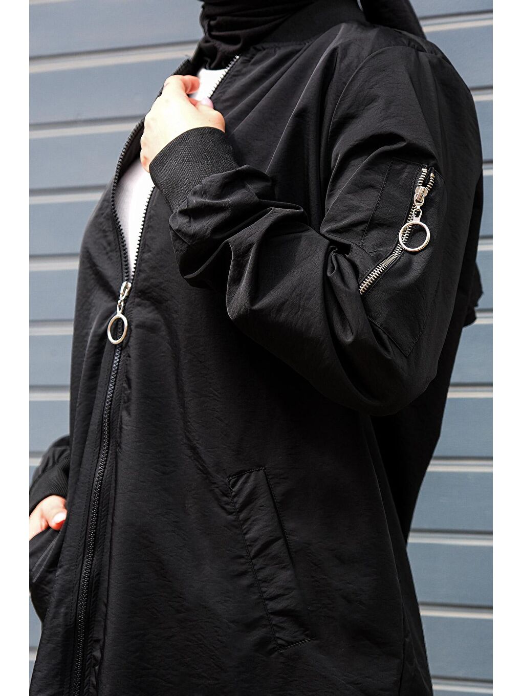 Önden Fermuarlı Kolları Lastikli Yağmurluk Siyah-4