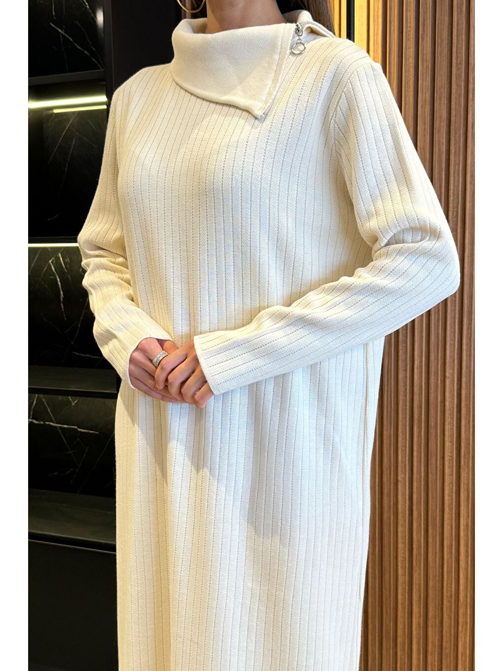 Ekru Kadın Yaka Fermuarlı Fitilli Tesettür Triko Elbise-7