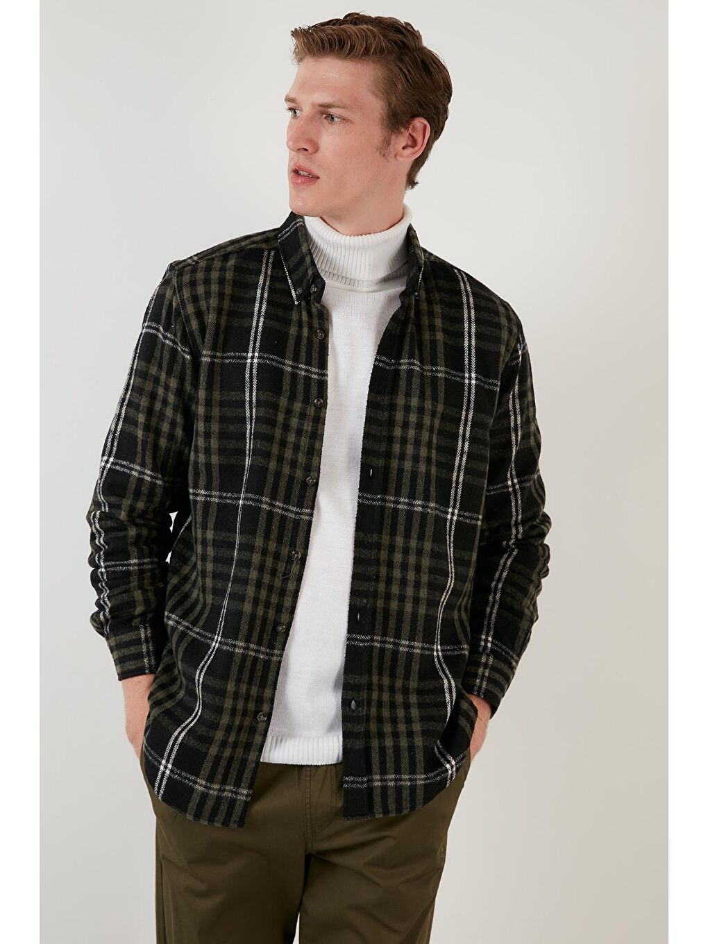 Haki Pamuklu Ekoseli Slim Fit Düğmeli Yaka Erkek Gömlek CF23W114653-1