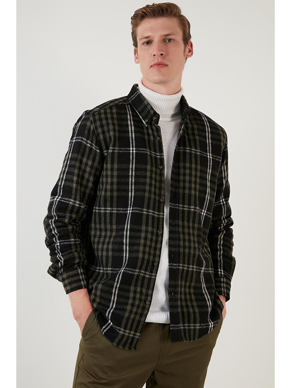 Haki Pamuklu Ekoseli Slim Fit Düğmeli Yaka Erkek Gömlek CF23W114653-2