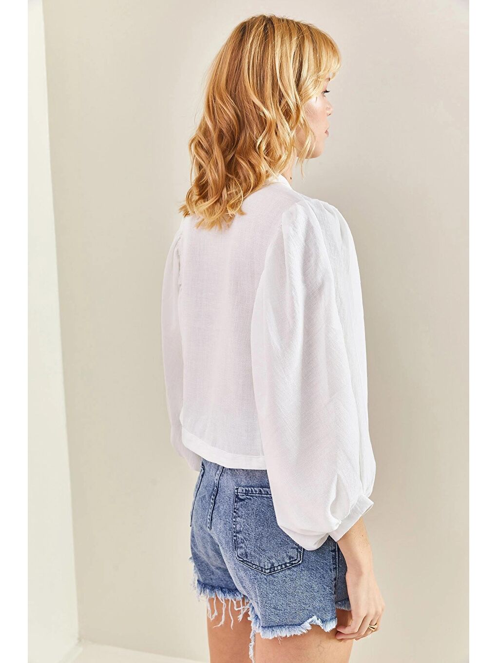 Beyaz Kadın Önü Bağlamalı Nakışlı Hırka-1