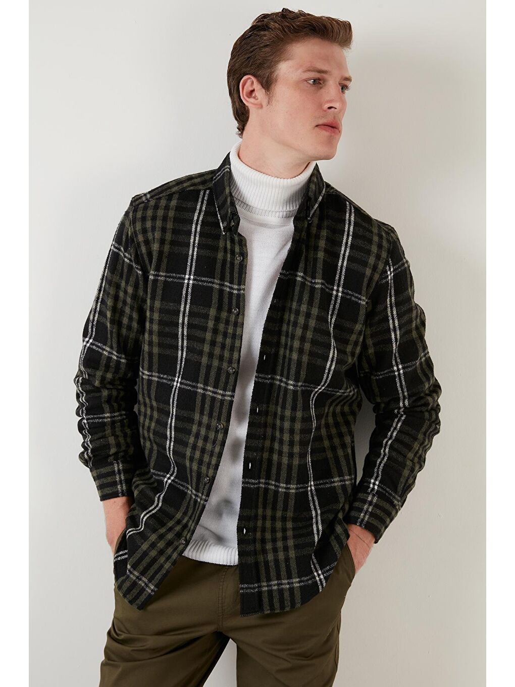 Haki Pamuklu Ekoseli Slim Fit Düğmeli Yaka Erkek Gömlek CF23W114653-3