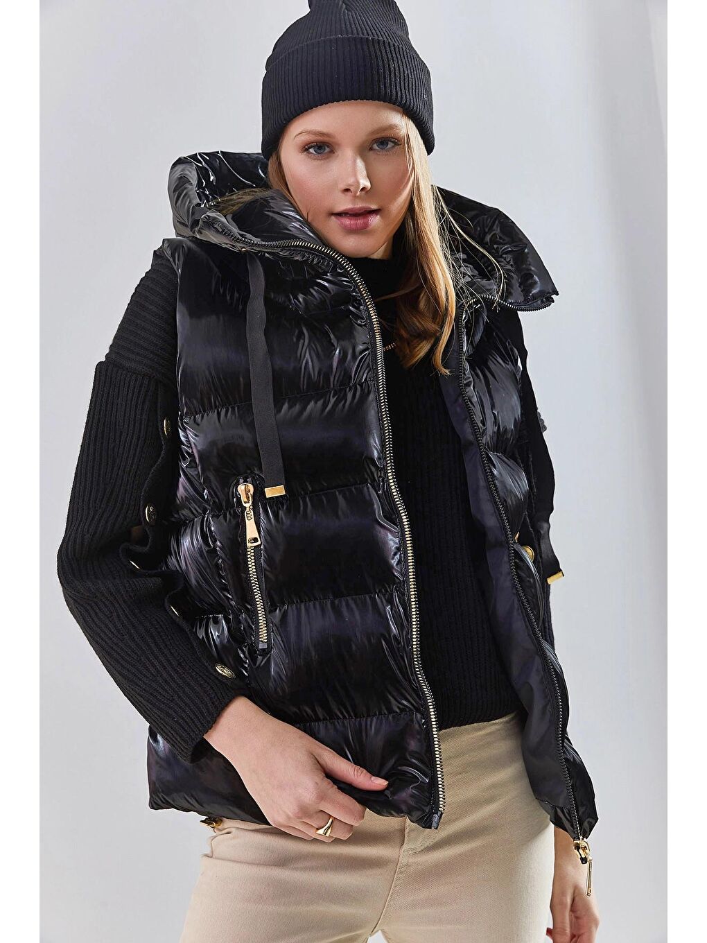 Siyah Kadın Astranot Kapüşon Şişme Yelek-1