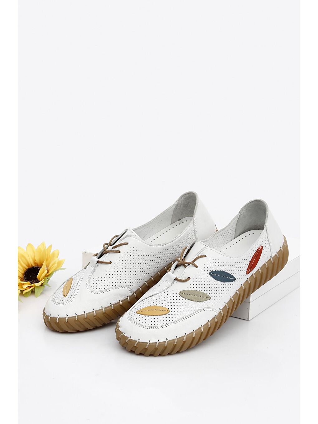 Beyaz BEYAZ  Hakiki Deri Yuvarlak Burun Düz Taban Kadın Sneaker 45671