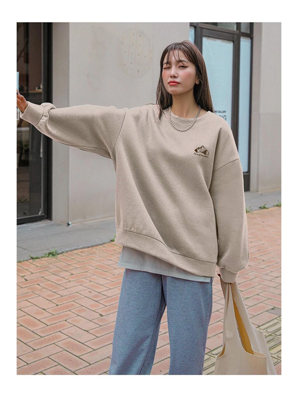 Kadın Bej Arid Mountain Baskılı Oversize Sweatshirt-3