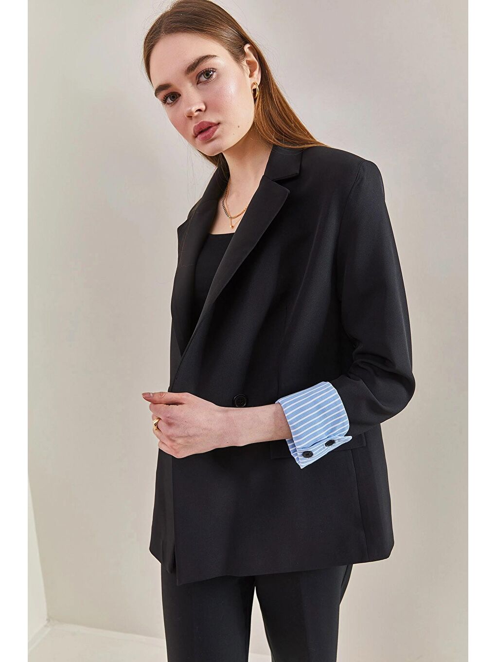 Siyah Kadın Garneli Kol Detaylı Blazer Ceket