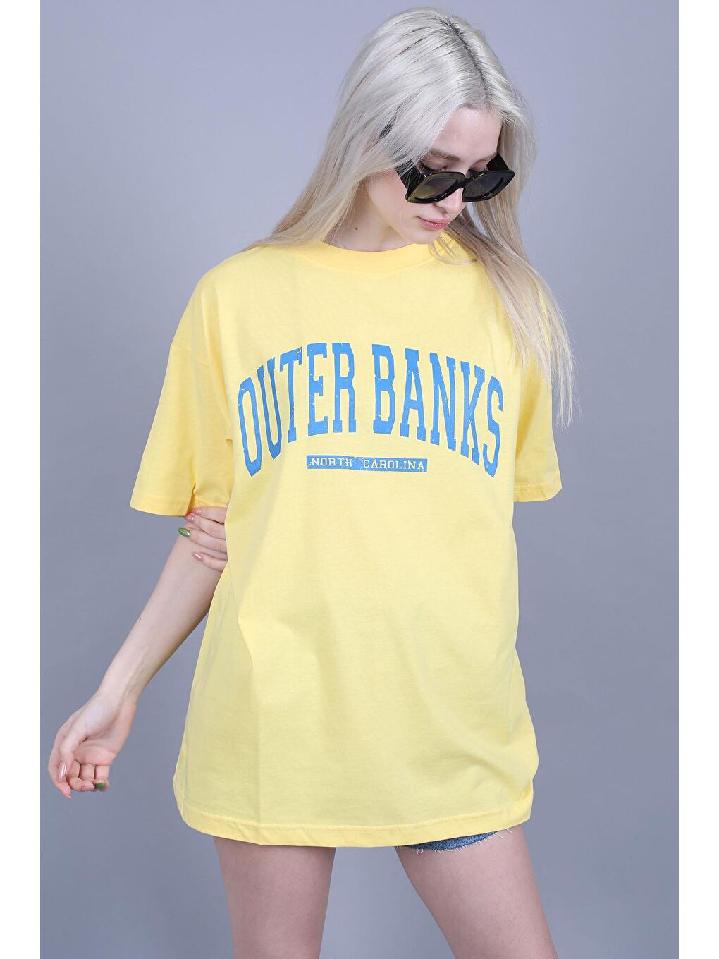 Sarı Baskılı Oversize Yuvarlak Yaka Kadın Tişört-1