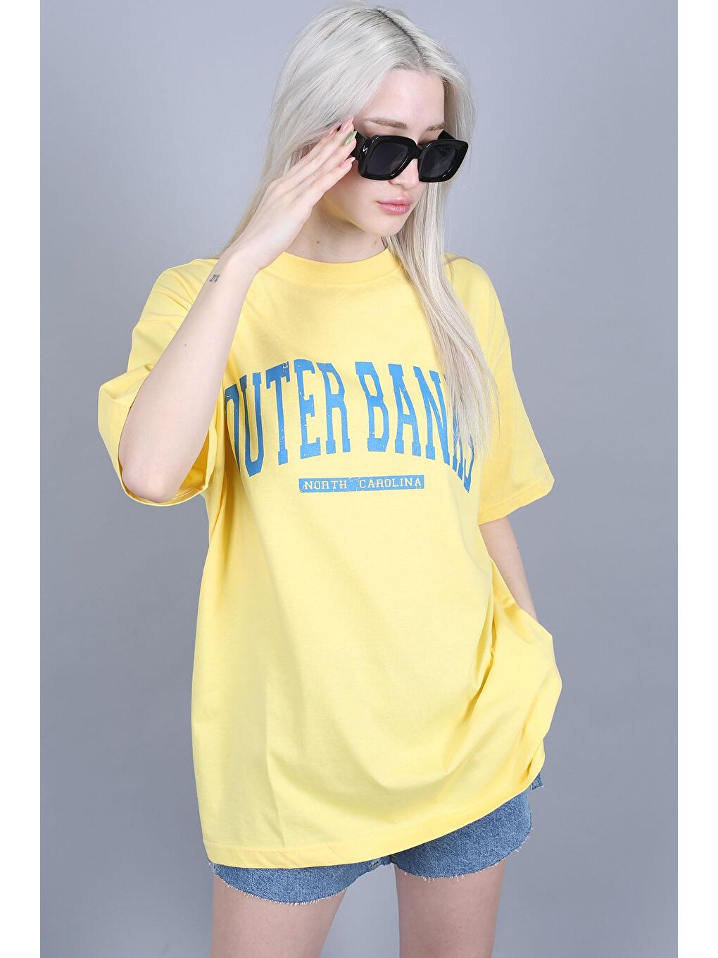 Sarı Baskılı Oversize Yuvarlak Yaka Kadın Tişört-2