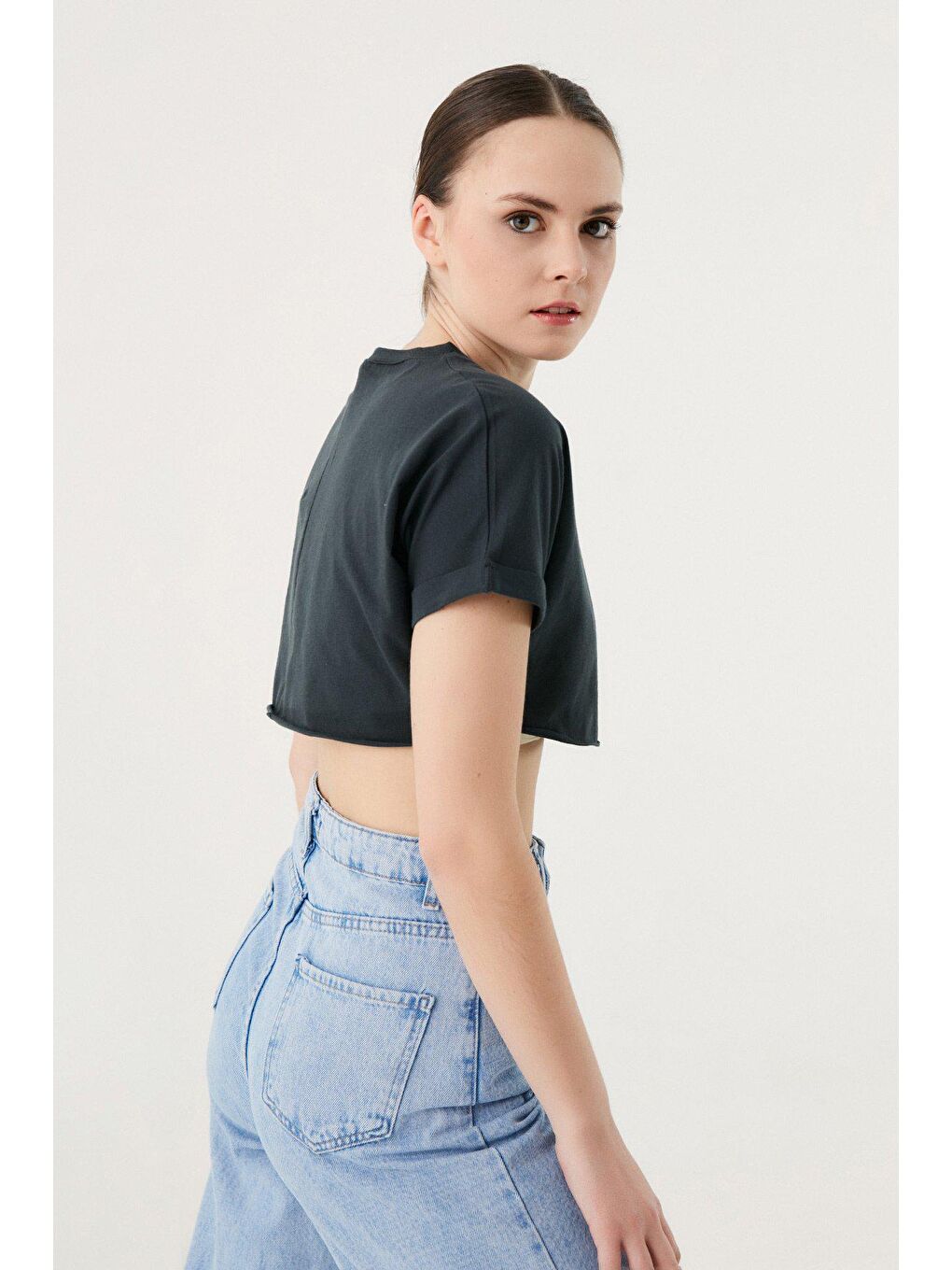 Gri Mantar Baskılı Salaş Crop Tişört-1