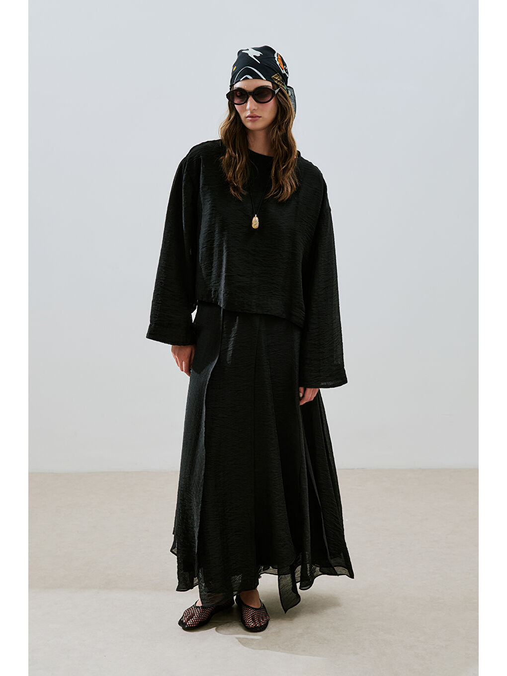 Katlı Fırfırlı Uzun Etek Siyah-1