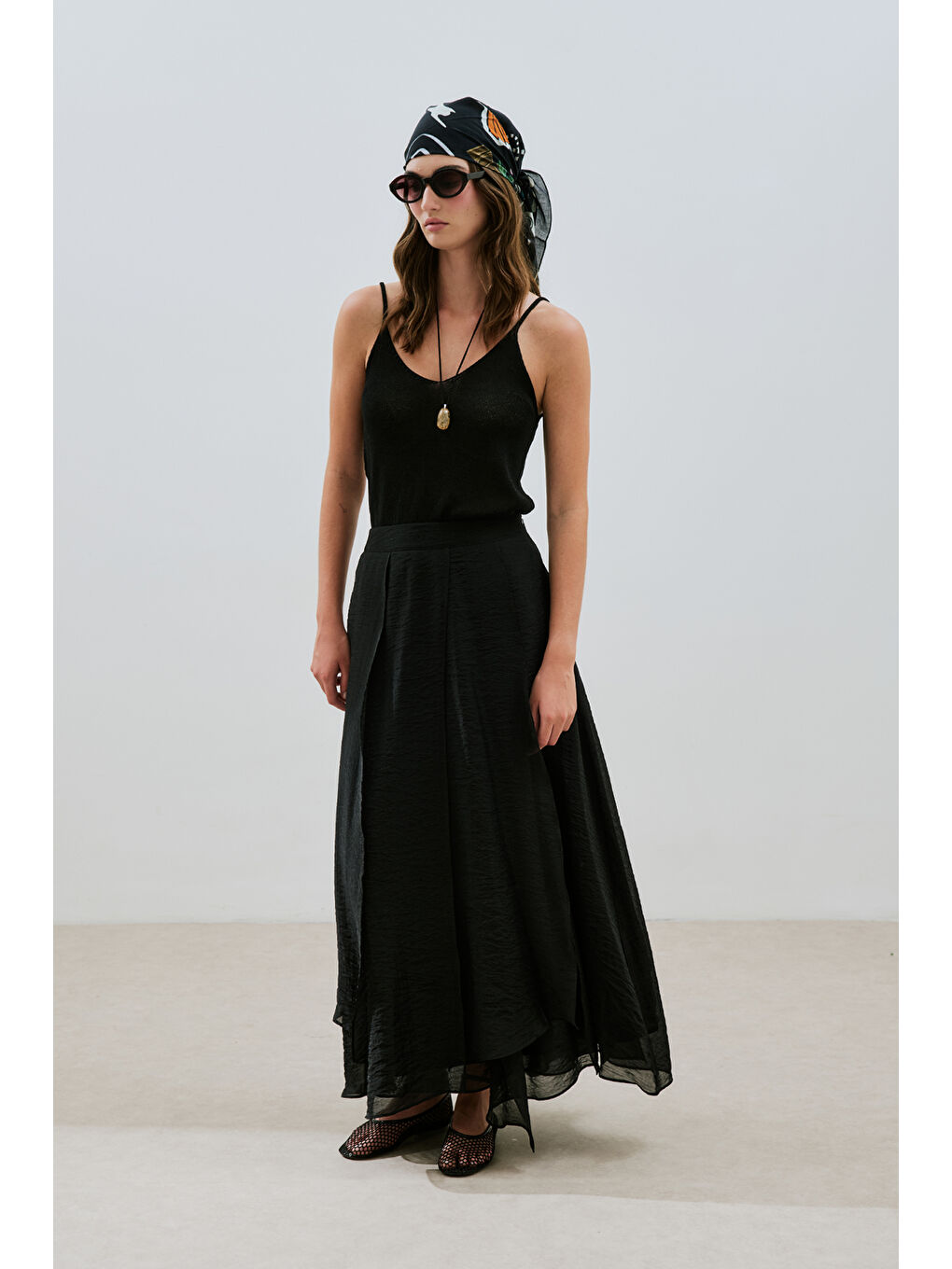 Katlı Fırfırlı Uzun Etek Siyah-4