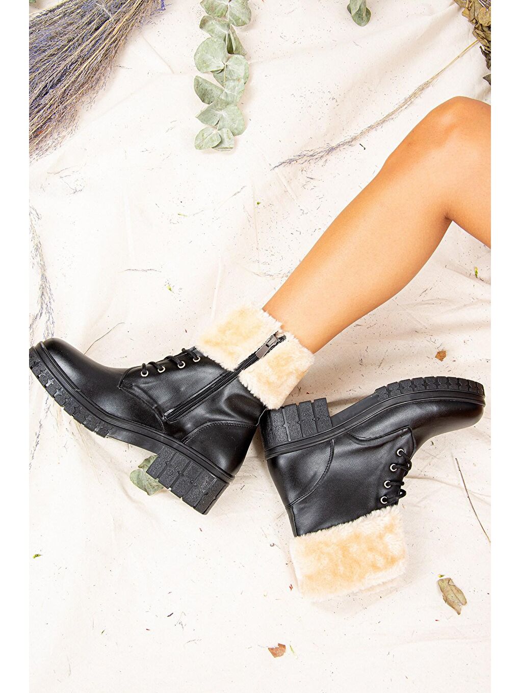 J848200609 Siyah/Bej Kadın Bot