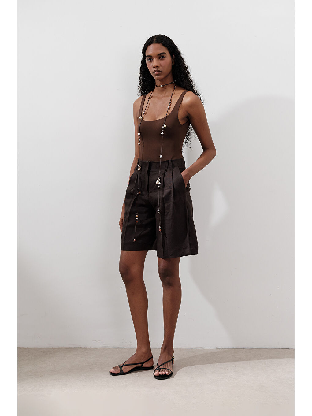 Kahverengi Keten Pileli Bermuda Şort Acı Kahve-3