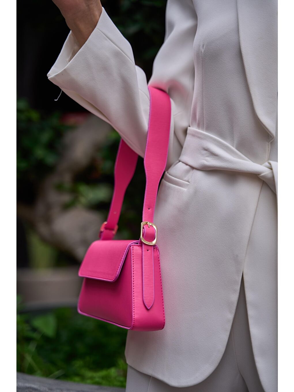 Alba Sade Tasarım Kapaklı Kadın Kol Çantası - Fuşya-3